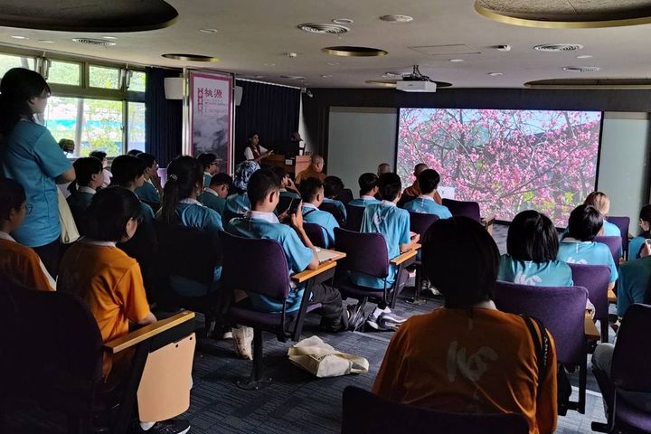 佛光山國際青年佛學夏令營「六龜公益之旅」參訪茂管處新威森林公園