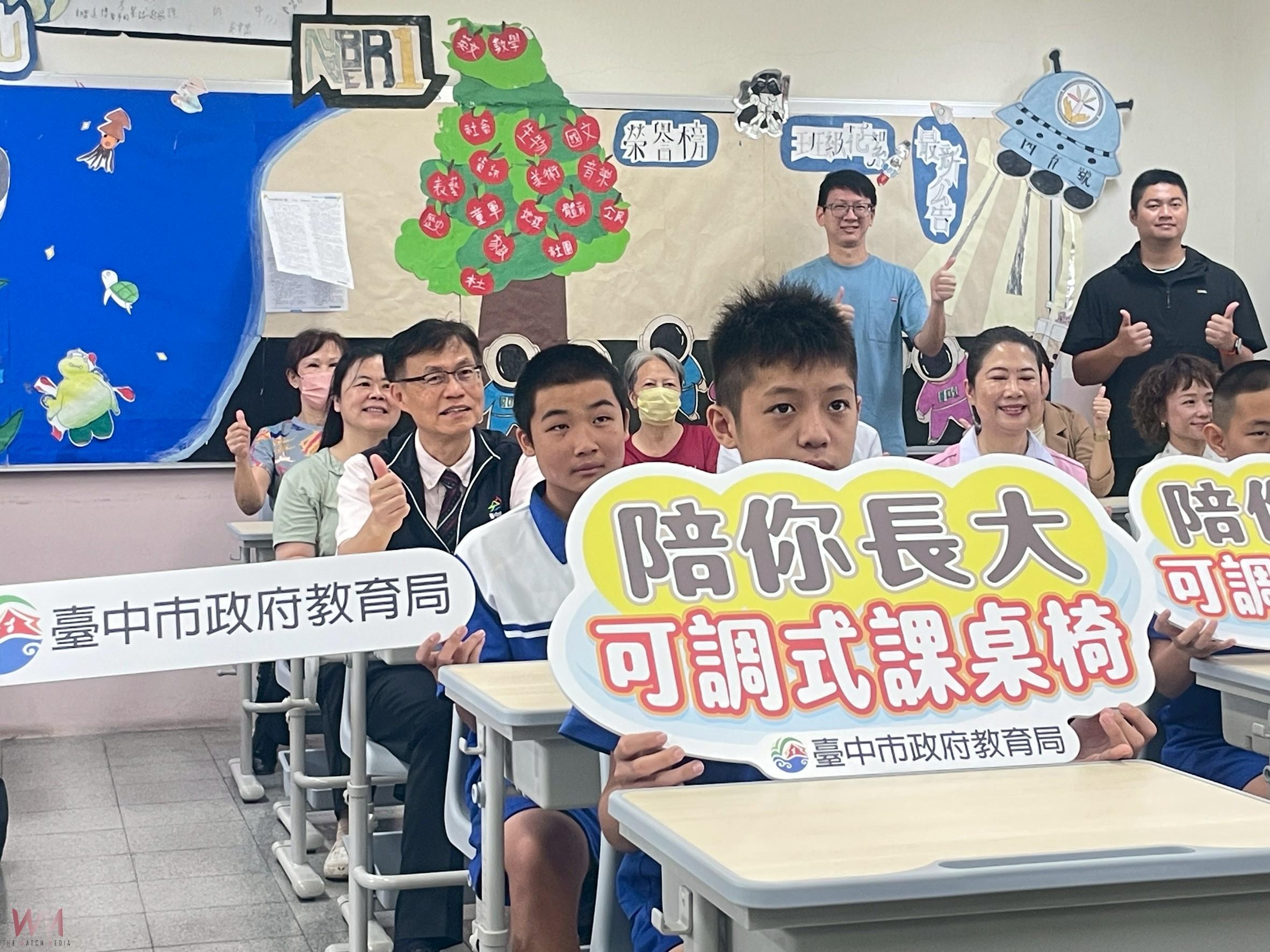台中市校園設備大升級 教育局長視察可調式課桌椅配置 展現學習環境品質 - https://www.watchmedia01.com