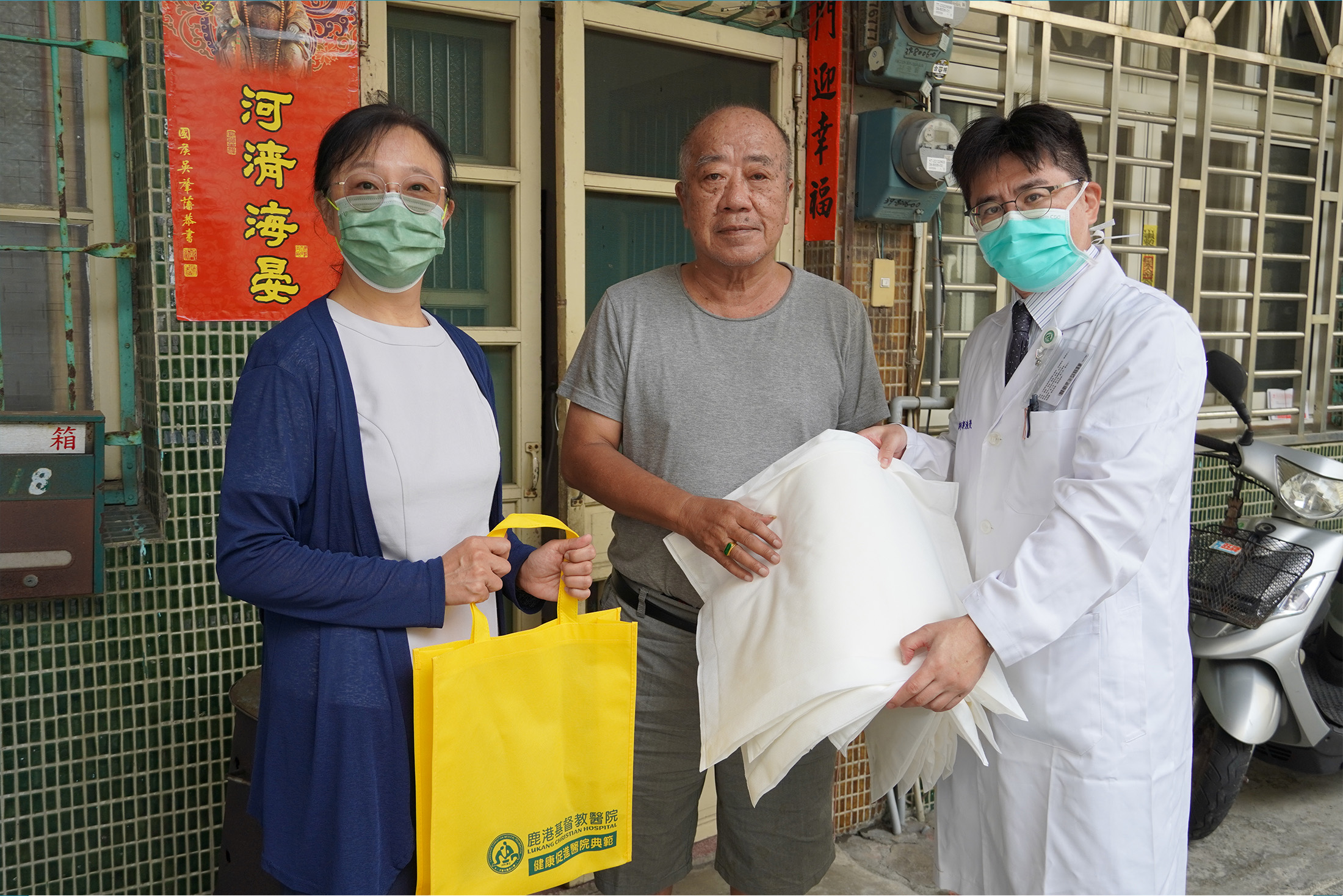(有影片)/颱風前暖心行動!鹿基贈50袋科技沙包 助鄰居防水患 - https://www.watchmedia01.com
