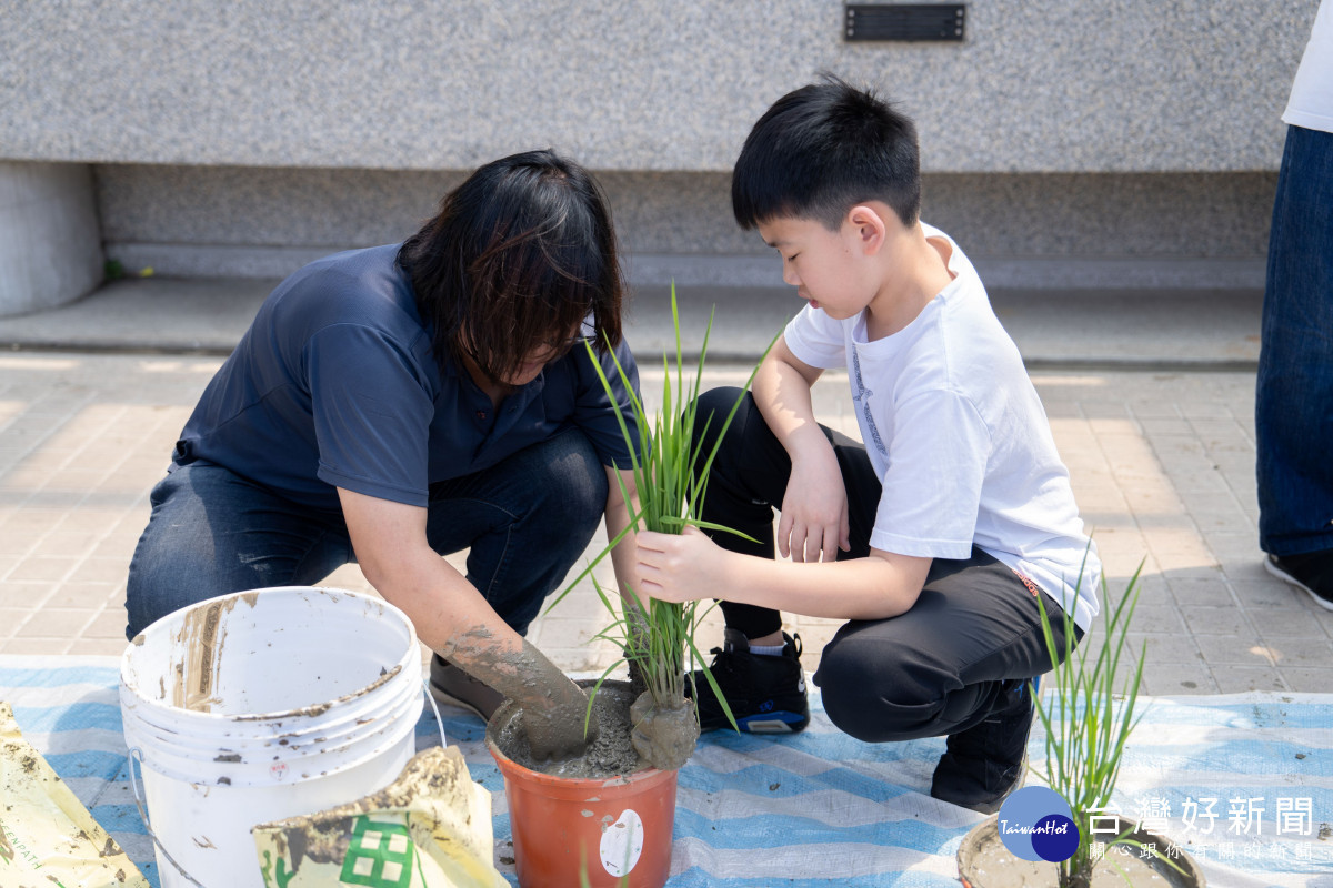 藝術走進課堂 兒美館攜手青埔、青園兩校打開孩子的感官地圖