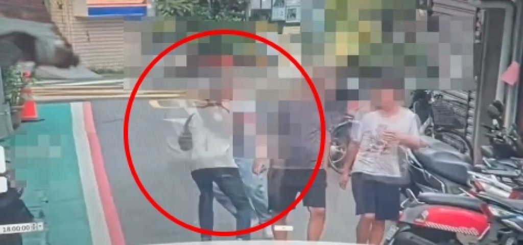羅斯福路小吃店爆口角 桌椅移動惹怒客人 雙方店外上演全武行