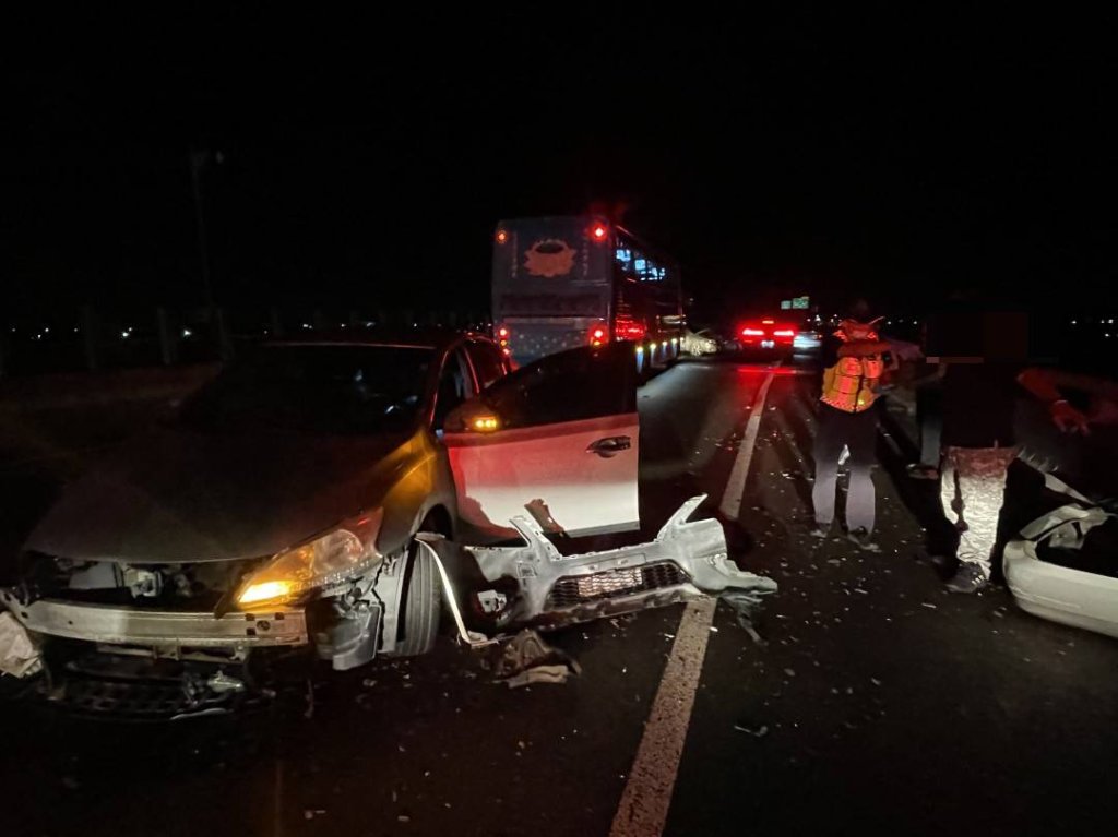 台82快速道路車禍! 3車相撞4人受傷