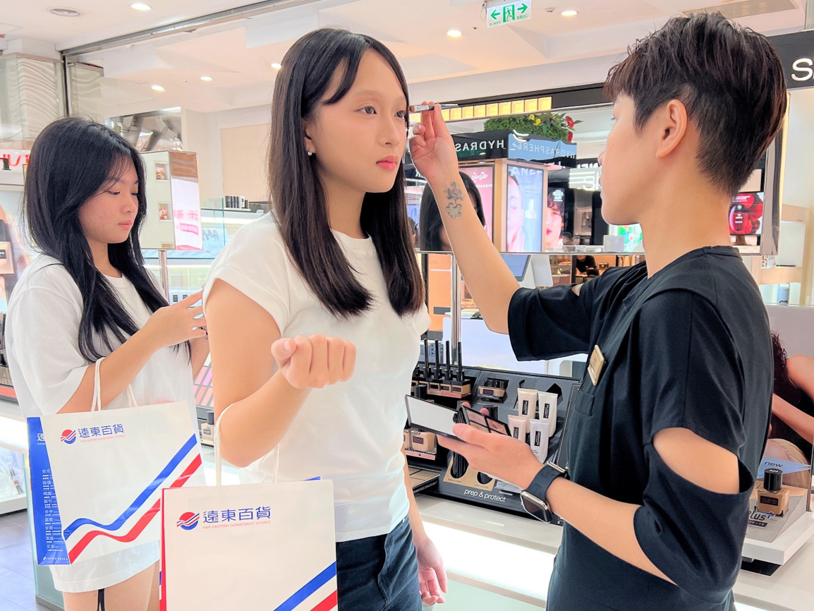 ▲高雄大遠百聯手8大銀行推優惠,商品買氣大爆發。(圖/高雄大遠百提供)