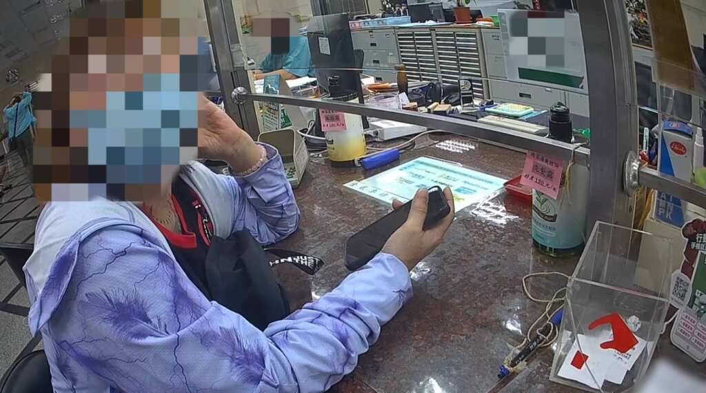 ▲6旬婦網戀「鮮肉尪」急匯款,烏日警靠「口音」揭穿騙局。(台中警方提供)
