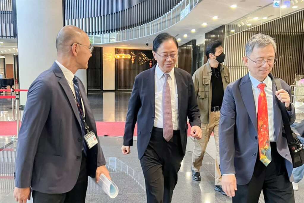 ▲桃園市長張善政率隊赴衛福部醫審會簡報。
