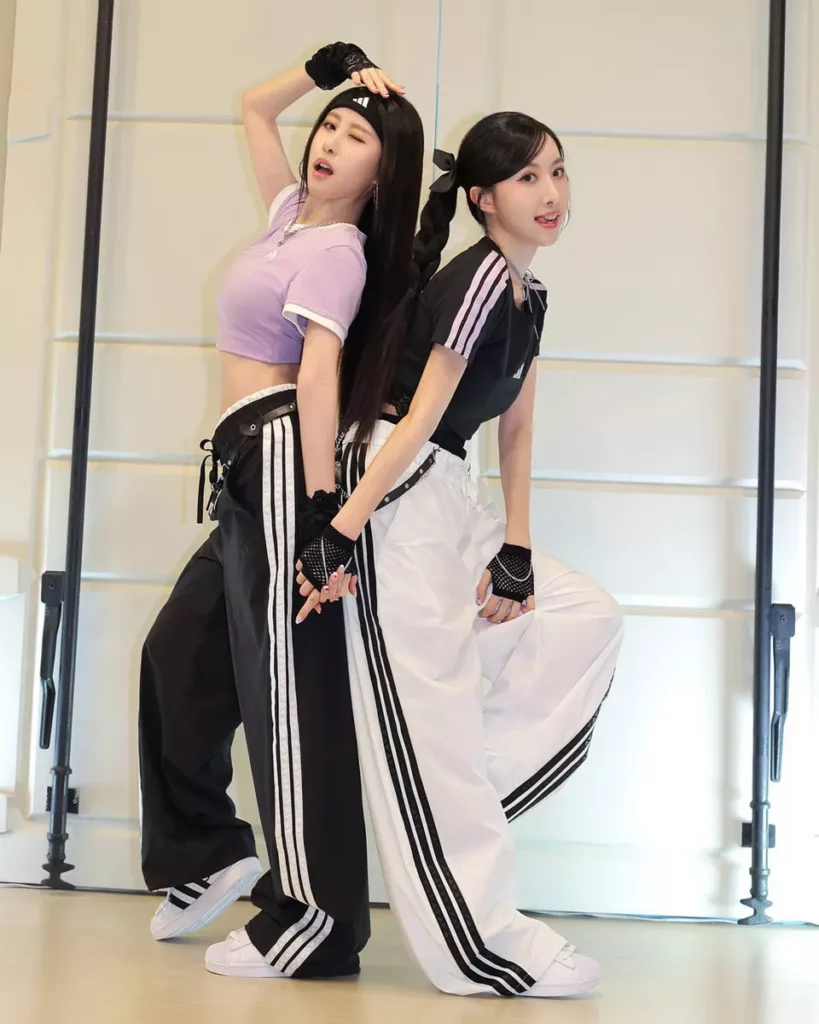 .adidas舞動系列三線錐形褲修飾女生最在意的臀腿輪廓,在視覺上創造收窄效果。