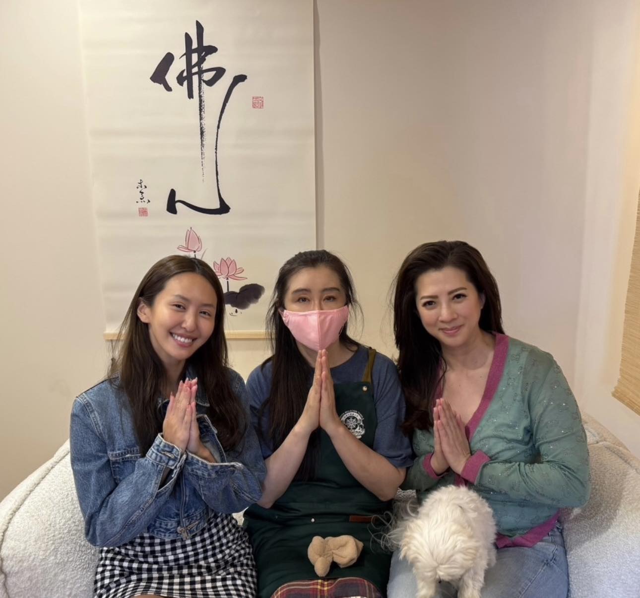 性感女神郭靜純加拿大 驚喜相遇王祖賢 體驗艾灸