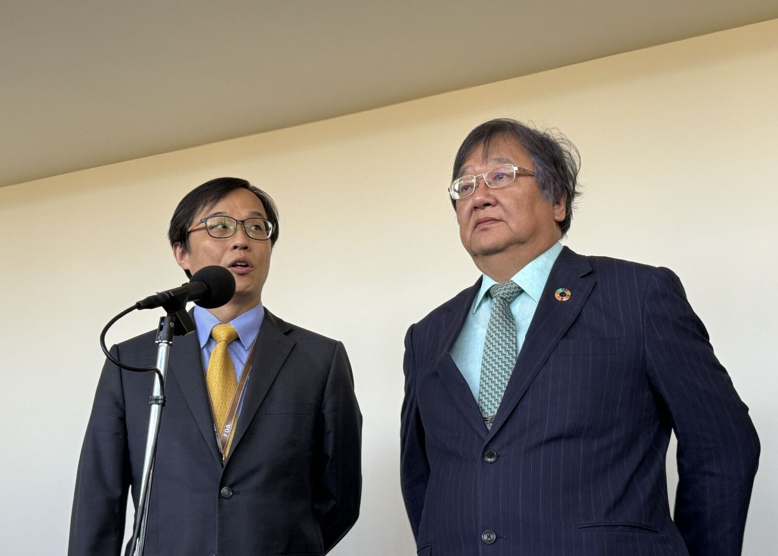 員工「偷拍公文」嘲諷王鴻薇 食藥署長道歉了!記過處分調離現職 238 員工「偷拍公文」嘲諷王鴻薇 食藥署長道歉了!記過處分調離現職 237