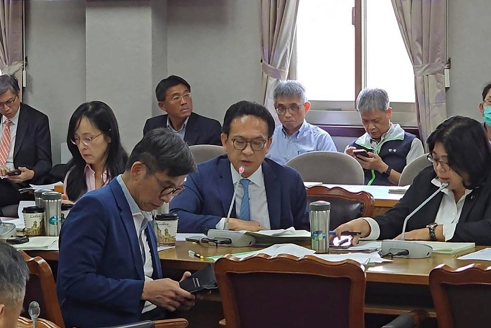 丹娜絲風災重建特別條例預計15日三讀 通過林俊憲版本加碼至600億 234 丹娜絲風災重建特別條例預計15日三讀 通過林俊憲版本加碼至600億 233