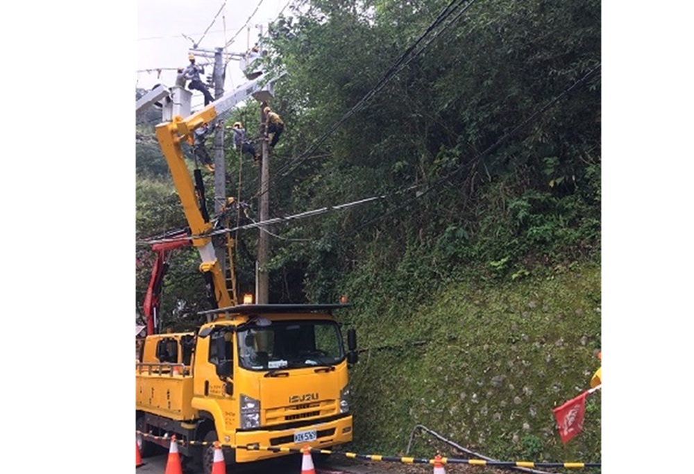 楊柳颱風7000多戶停電 台電台北南區處動員搶修今全復電 192 cnews204250814a03