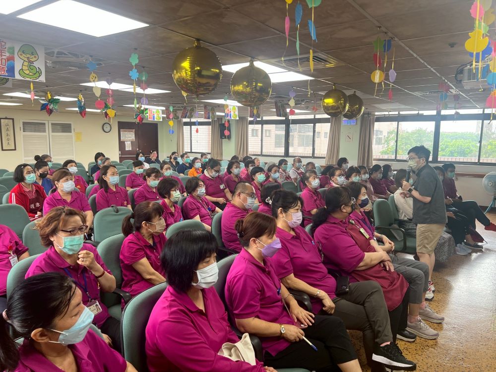 強化個案營養照顧實務 八德榮家照服員訓練迴響熱烈 1 《圖說》八德榮家第一線照護人員用心聆聽講授內容。〈八德榮家提供〉
