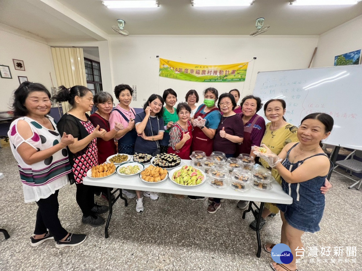 水里農會推動農業志工培訓課程，結合學習與服務，讓志工們在提升技能的同時，也能回饋社區、關懷弱勢。。（水里農會提供）
