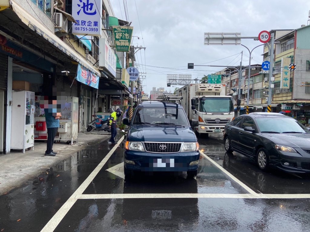 屏東死亡車禍!24歲女騎士追撞貨車-頭部重創送醫搶救不治