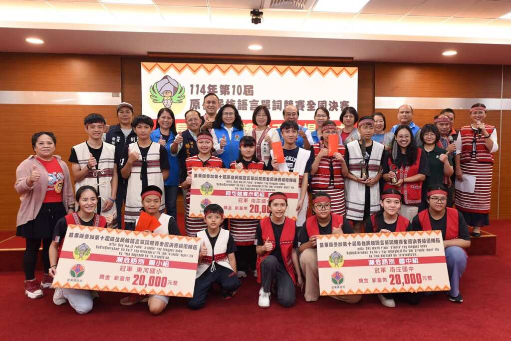 ▲苗栗副縣長邱俐俐接見表揚三冠王。