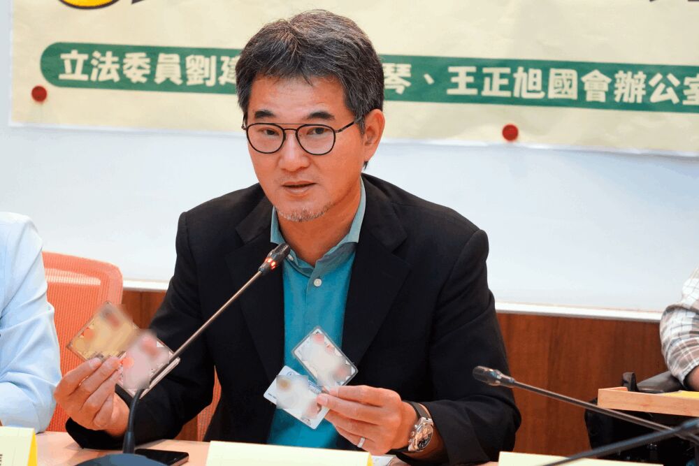 劉建國推動有成 身心障礙證明818起可跨縣市補換發 184 照片來源:劉建國國會辦公室