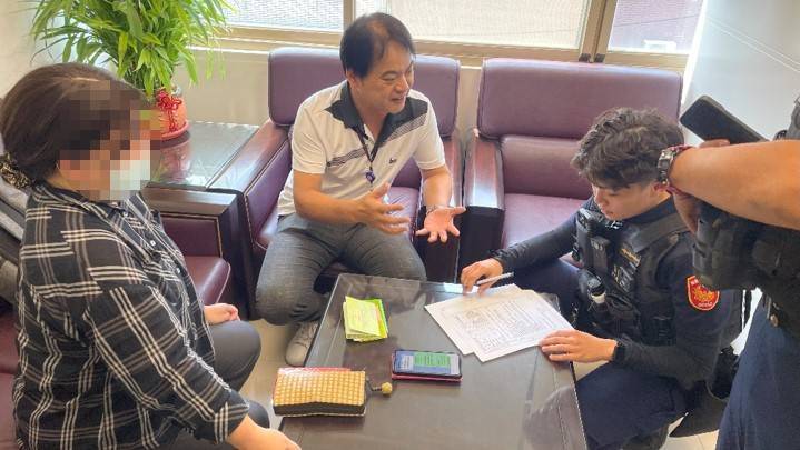 5旬婦借貸投資洋酒 大園警苦勸她下船 375041 0