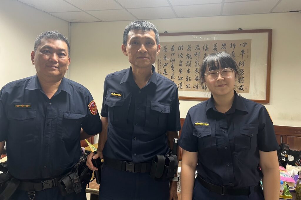 高雄婦人北上迷路 北投警火速尋獲 1 MEITU 20250815 140608456