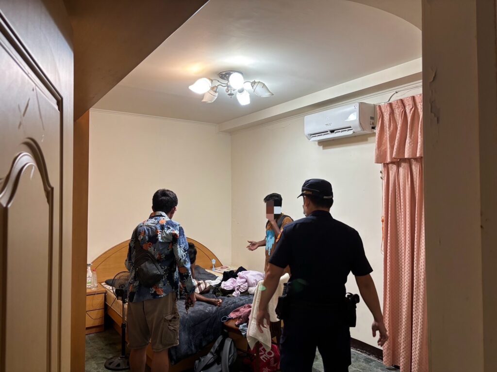 室友失聯急報警 警深夜化解危機 2 1755249167361