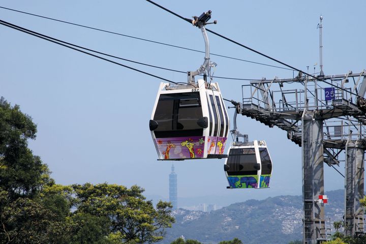 「貓空一日遊套票」內含貓纜搭乘券,享受高空視角俯瞰臺北市景,輕鬆串聯山城旅程與自然風光。 圖:臺北市政府觀光傳播局/提供