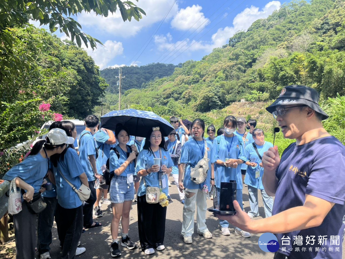「食客話語教育營」，帶領青年走進社區。