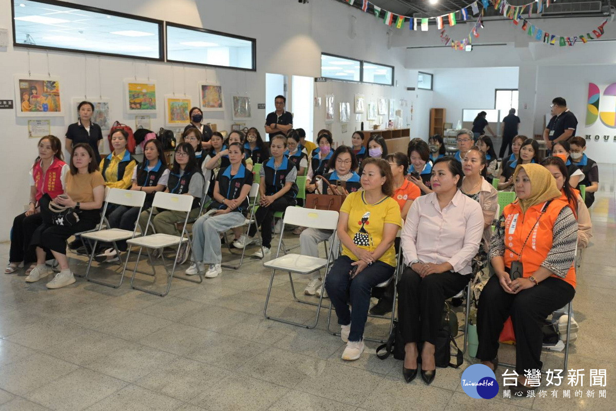 桃園市政府婦幼發展局舉行新住民輔導員授證議式。<br /><br /> 