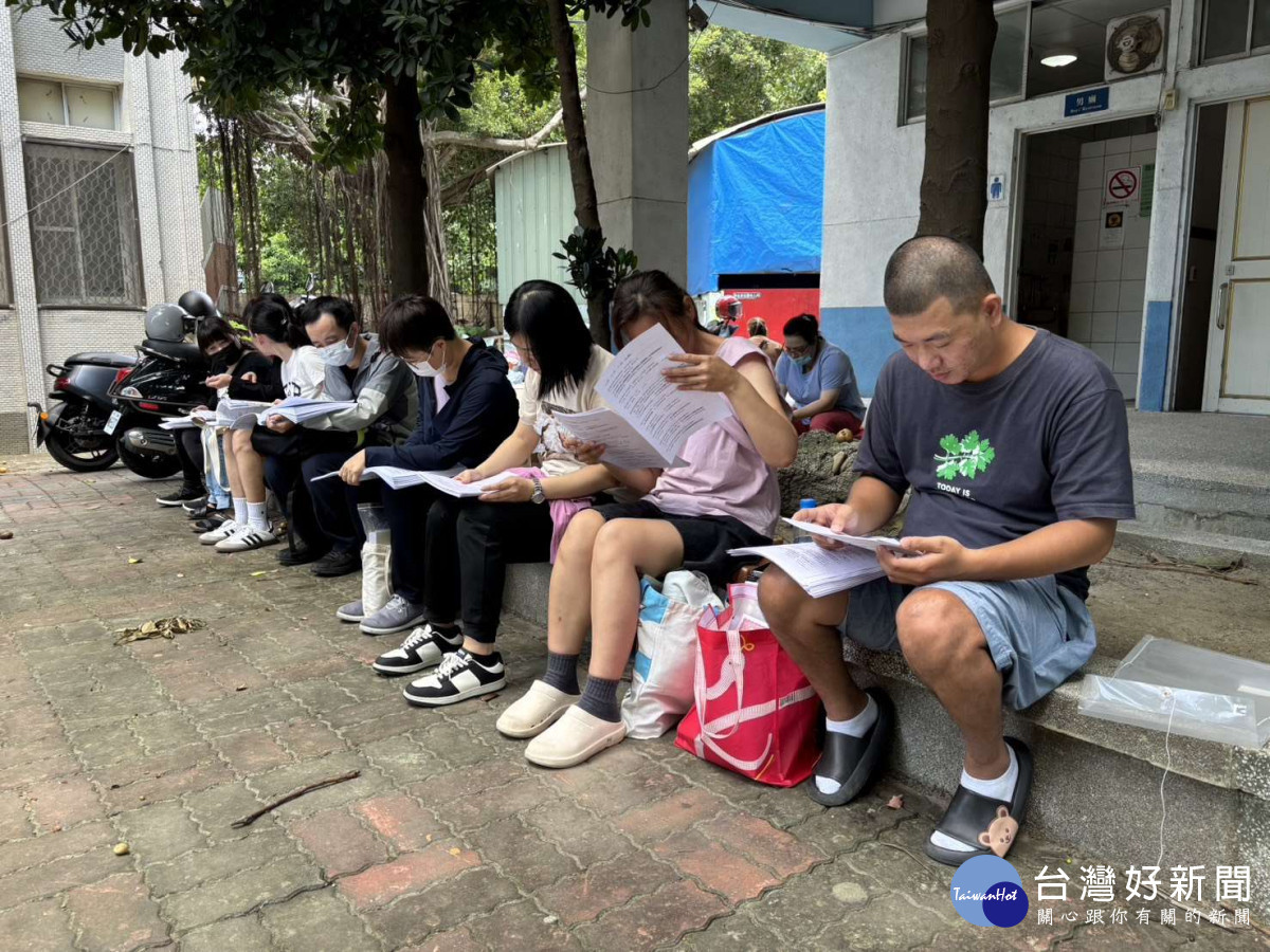縣府與獸醫師公會今(16)日在國立虎尾高級農工職業學校舉辦「動物醫事助理認證考試」/林詩涵翻攝