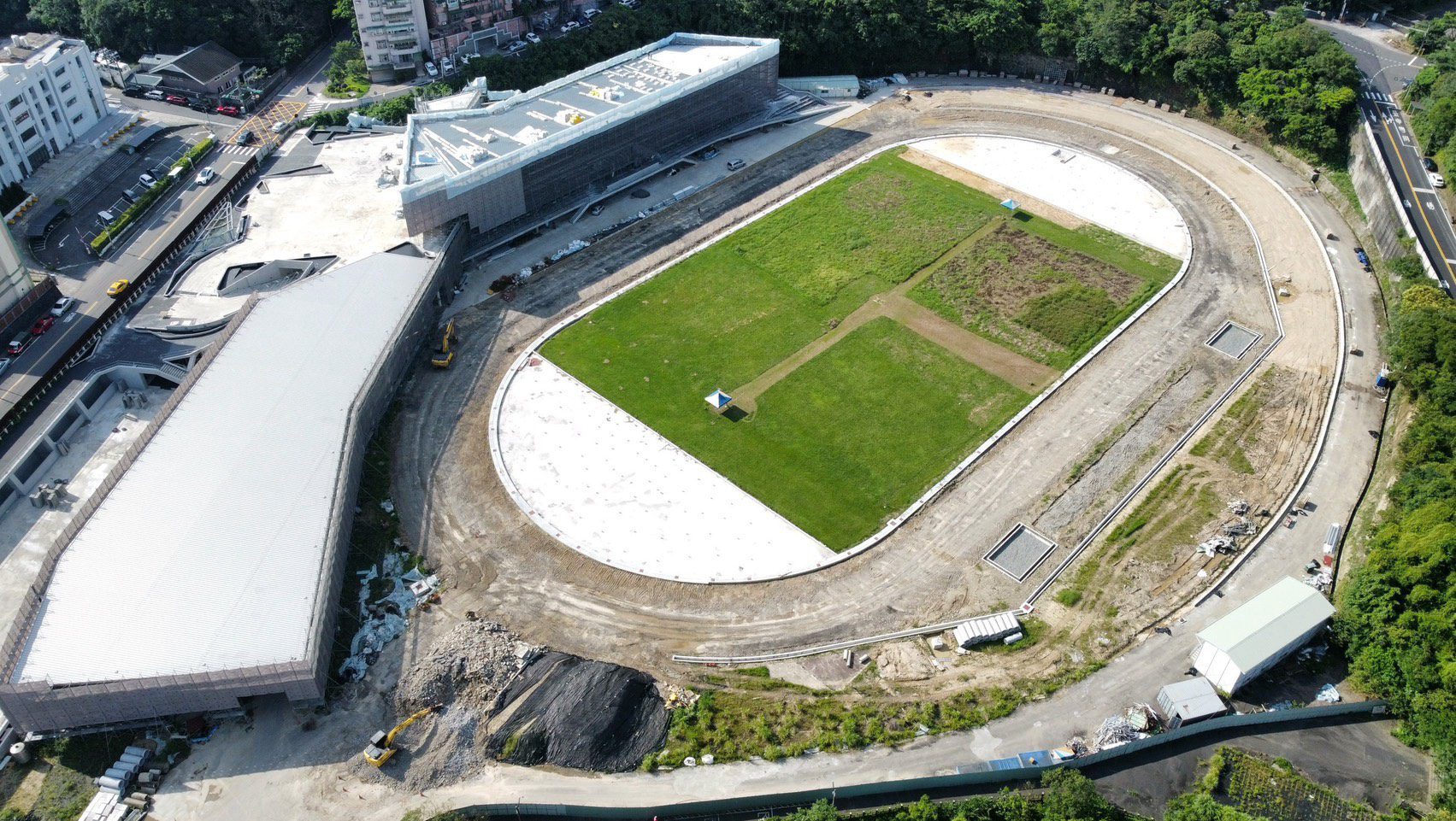 基隆市澄清田徑場改建爭議 跑道損壞非因廢土堆置
