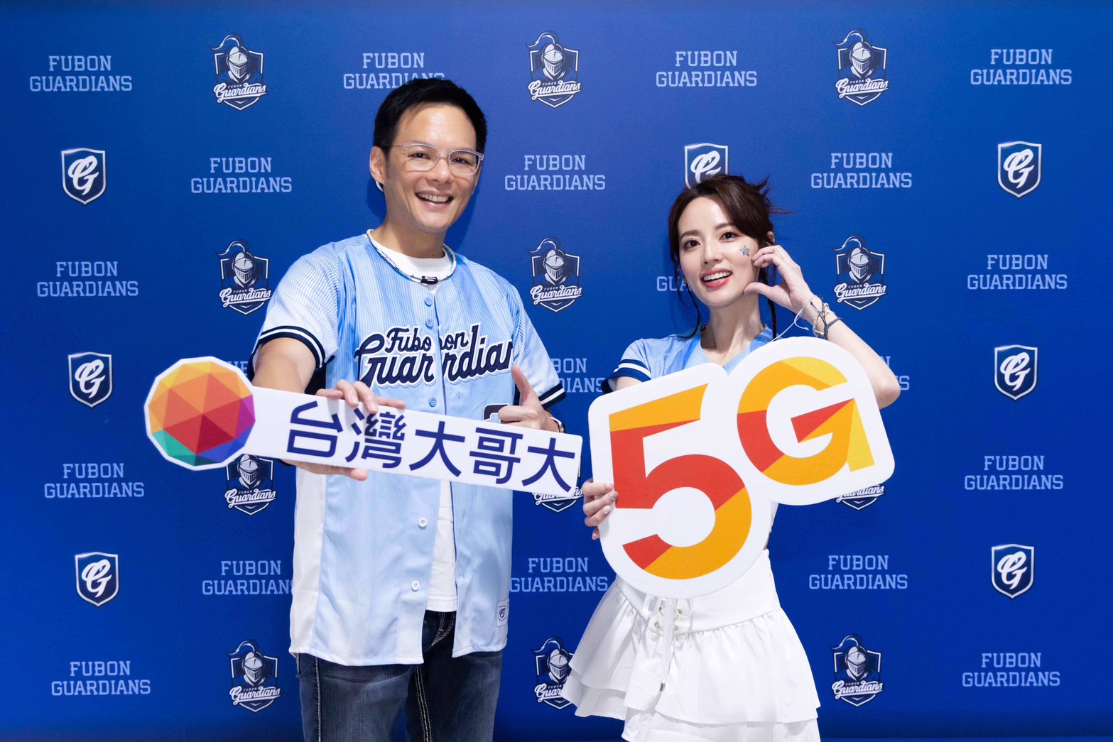 大巨蛋化身青春校園 近3萬名球迷湧入台灣大「悍將中學主題日」 237 CNEWS195250815a02