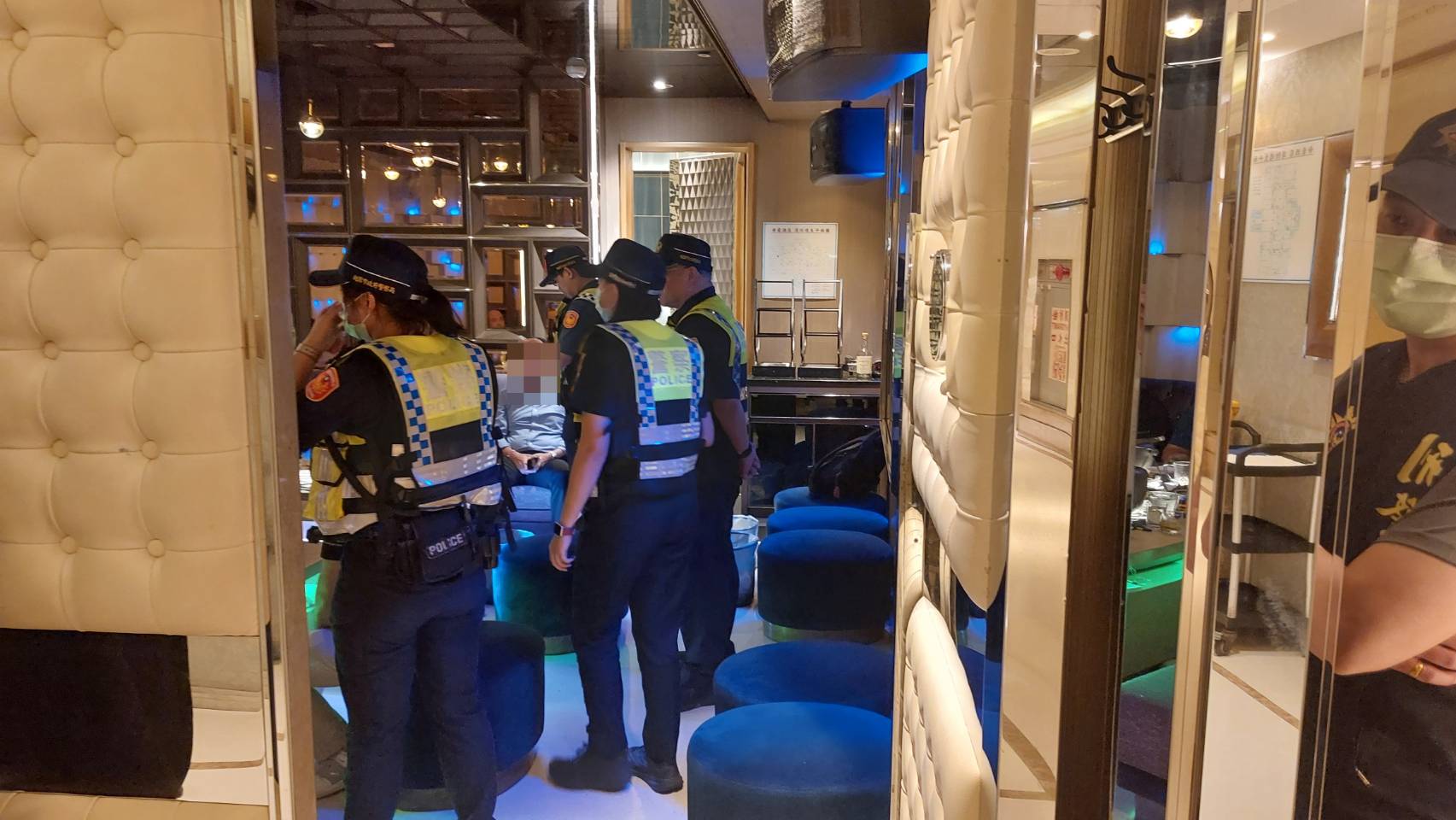 桃警突襲KTV 查獲21名泰籍女子持觀光簽變相陪酒 2265411 0