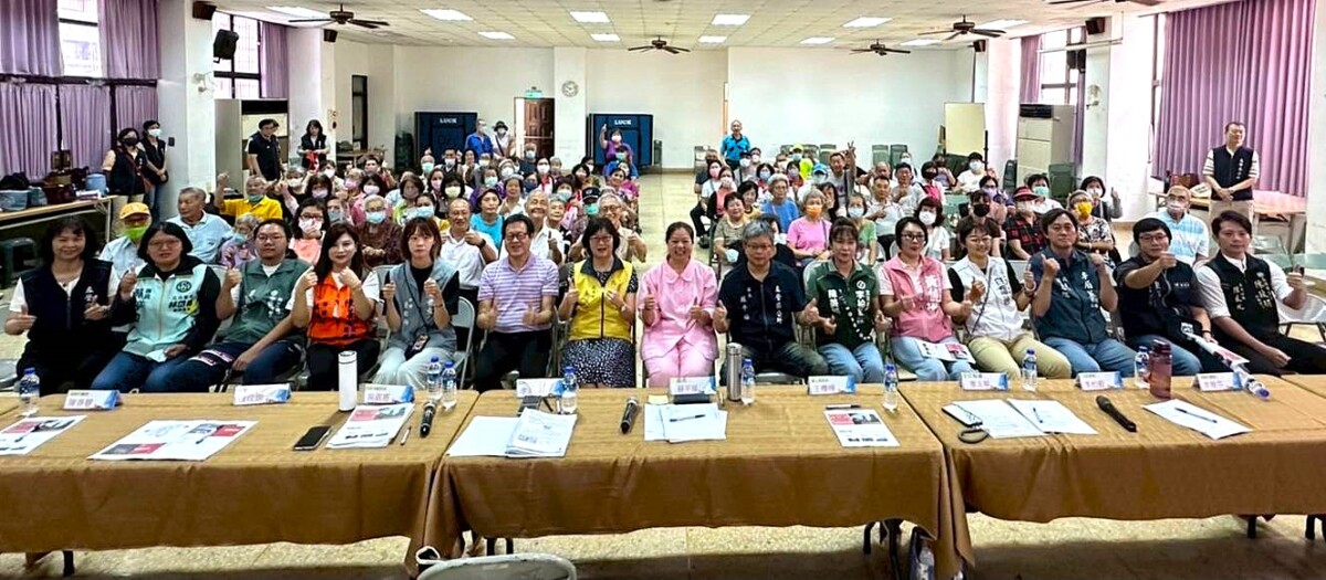 ▲左營區新上里編組及調整地方說明會,強調居民權益「三不變」。