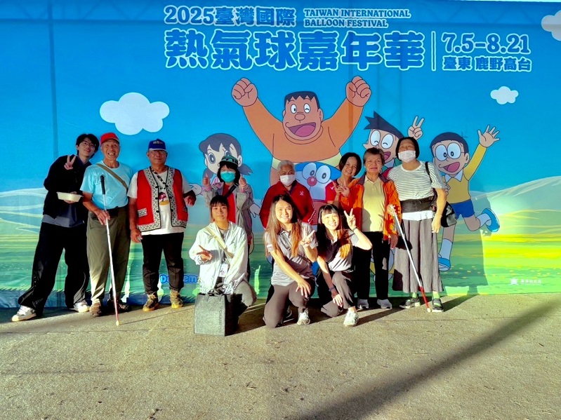 ▲視障朋友體驗熱氣球。