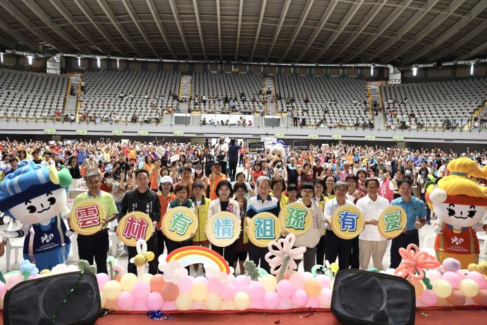 ▲雲林縣祖父母節慶祝活動溫馨登場，祖孫齊聚共享幸福時光。(記者劉春生攝)