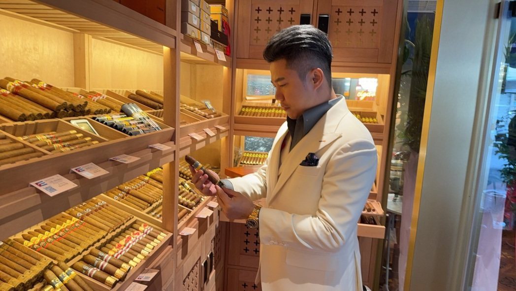 「雪茄王子」威爾森・蔡勝濬表示,W Cigar Bar 空間規劃注重私密性,並設置專區導覽,協助來賓認識雪茄在國際文化史中的角色。