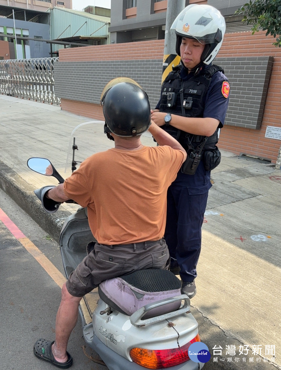 年近9旬失智老翁騎車迷途。