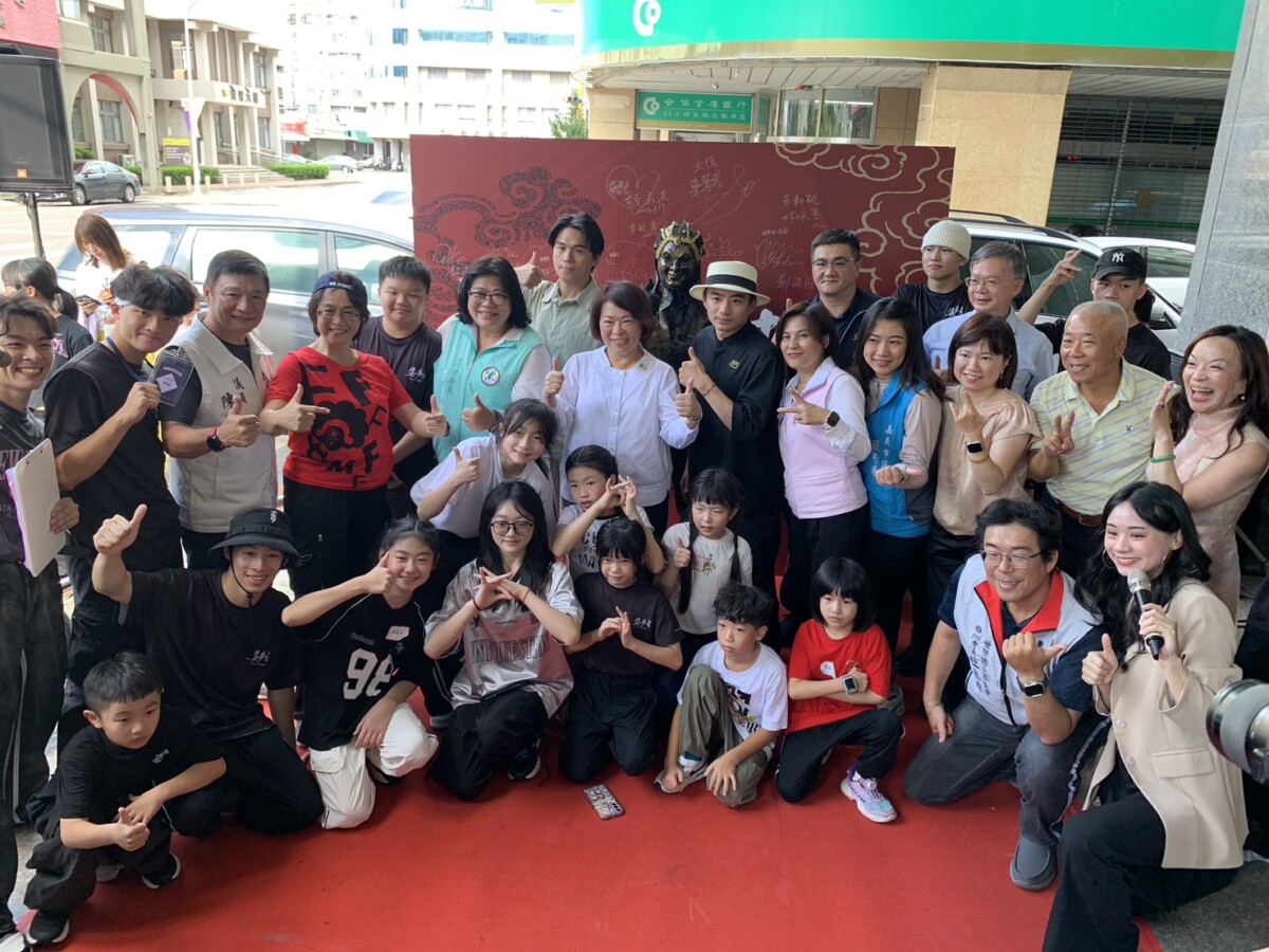 國際級街舞比賽冠軍團隊「築夢者 DreamRunnerZ」，繼於台灣各地及國外成立分校後，今（17）日正式宣布在嘉義市西區成立僑平分校。（圖/記者陳惲朋攝）