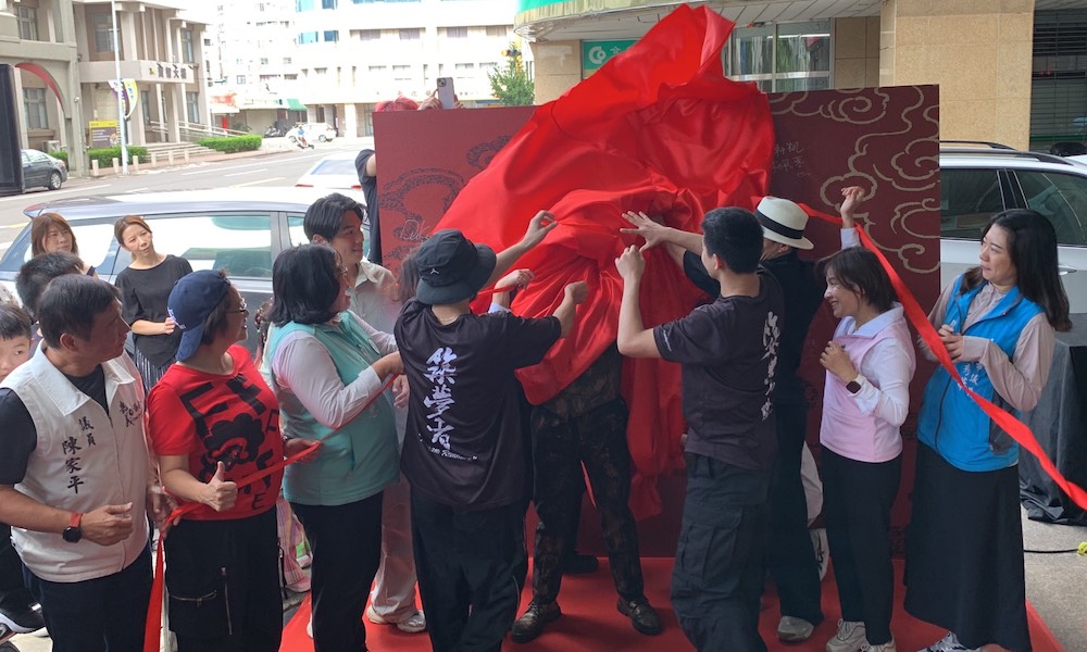國際級街舞比賽冠軍團隊「築夢者 DreamRunnerZ」，繼於台灣各地及國外成立分校後，今（17）日正式宣布在嘉義市西區成立僑平分校隆重開幕。（圖/記者陳惲朋攝）