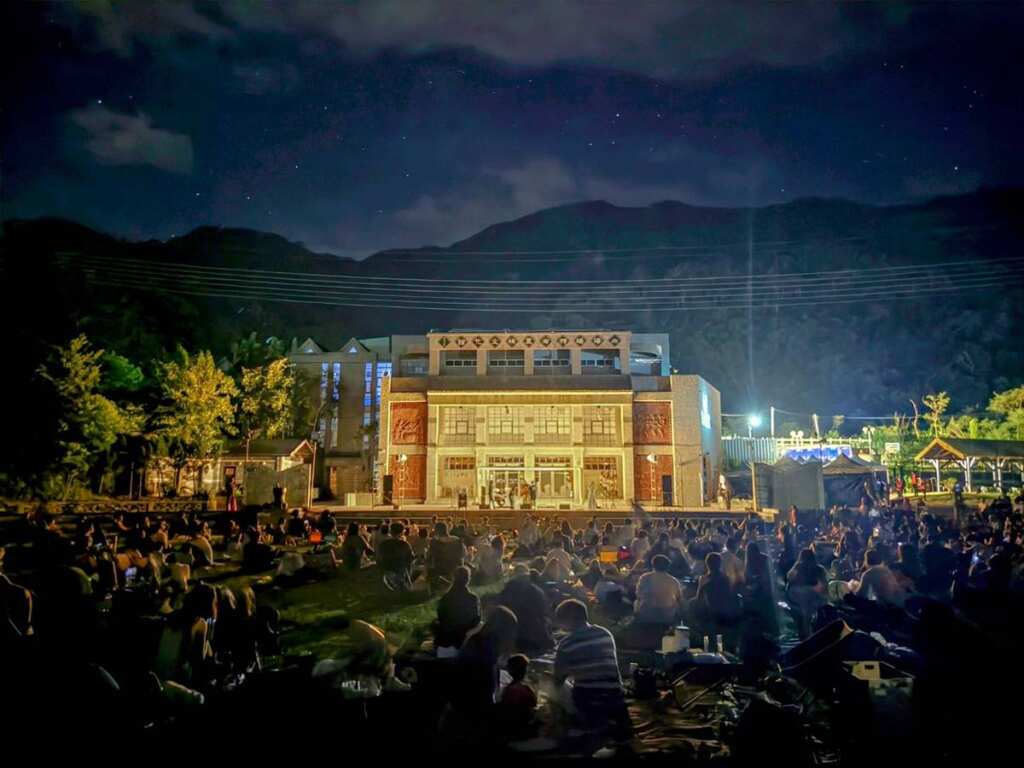 ▲2025「台東最美星空音樂會」昨日在海端鄉布農族文化館登場,讓平常靜謐的山平部落熱鬧滾滾,民眾齊聚共度與自然和星空共鳴的夜晚。
