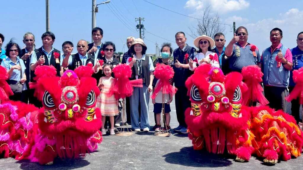 ▲芳苑「善尾橋」通車啟用,嘉邑行善團捐助五百萬元成就愛心之橋。(芳苑鄉公所提供)