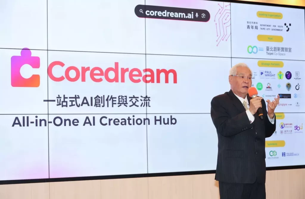 前行政院電影處長陳志寬現任亞威AI學院院長開場致詞。