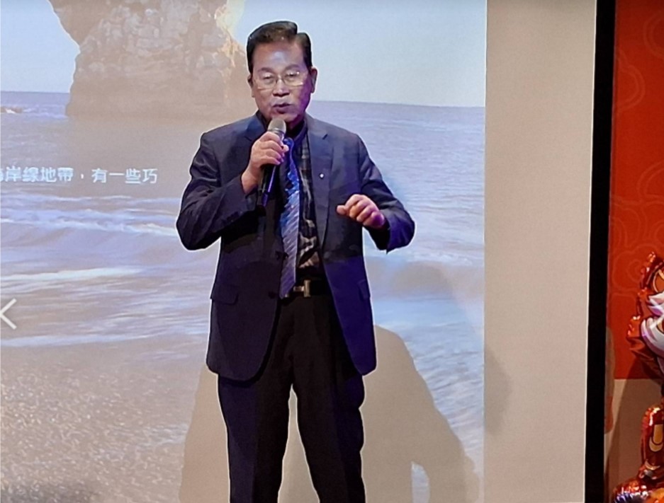 ▲財團法人雲林同鄉文教基基金會第8屆第3次董監事聯席會議16日於台北市北投區桂華軒聯席會議聯誼餐會,由董事長譚量吉主持表示感謝全國董監事長期以來出錢出力相助清寒獎助學金貢獻教育功德無量。(記者劉春生攝)