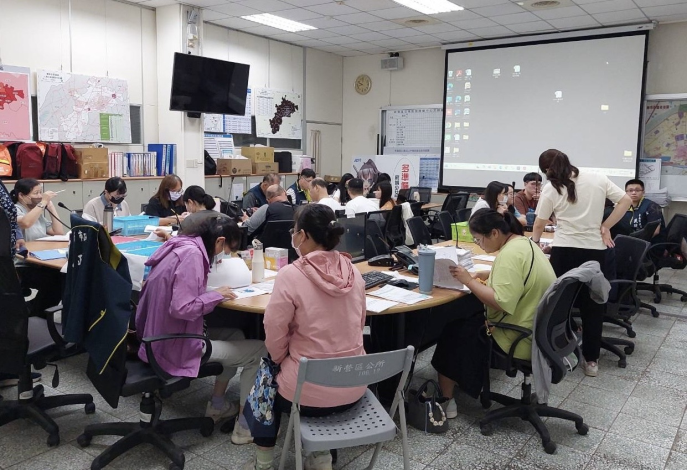▲台南災後屋損慰助金申請暴增，民政局緊急啟動跨區人力調度，週末無休全力提升審核效率。（台市政府提供）