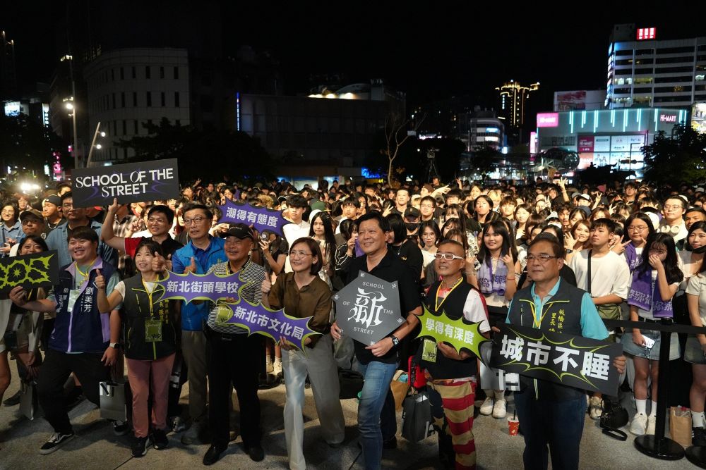 街頭派對嘻哈演唱會嗨翻府中 多元展覽與課程至9月 3 《圖說》「2025新北街頭學校」街頭派對,集結饒舌比賽、塗鴉大賽、DJ唱盤對戰與嘻哈演唱會。〈文化局提供〉