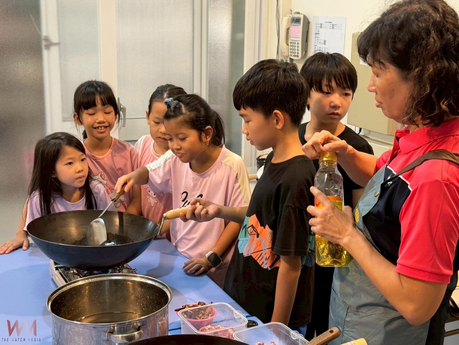 文祥國小暑期夏令營用在地美食學台語 孩子笑聲香氣滿盈 - https://www.watchmedia01.com