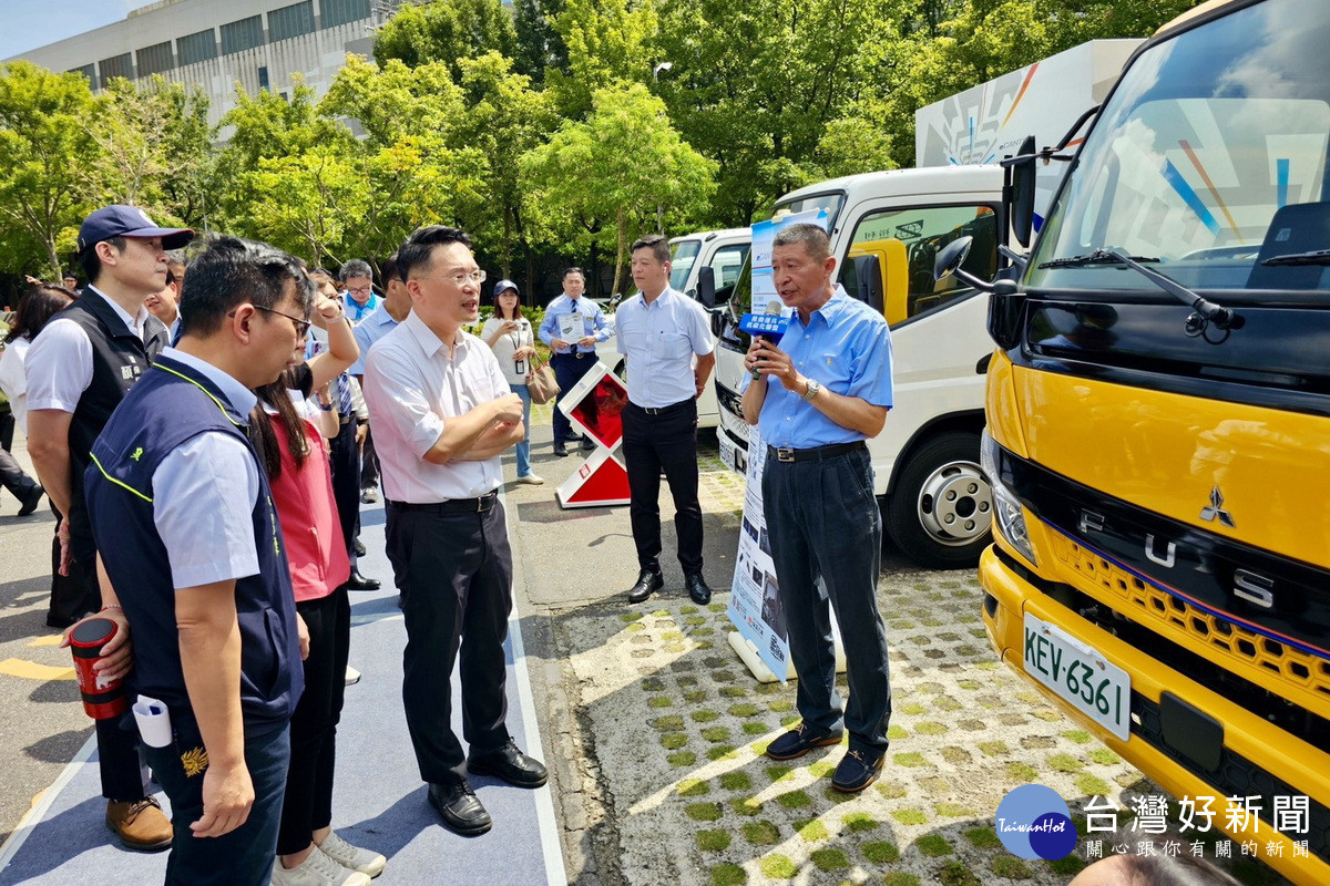 桃園市副市長蘇俊賓出席「桃園市推動運具低碳化聯盟」記者會。