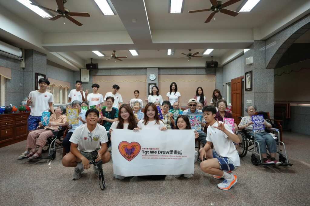 ▲VIS國際實驗教育高中部學生成立愛心社團,透過繪畫、舞蹈、募款等行動陪伴長者,送愛到偏鄉