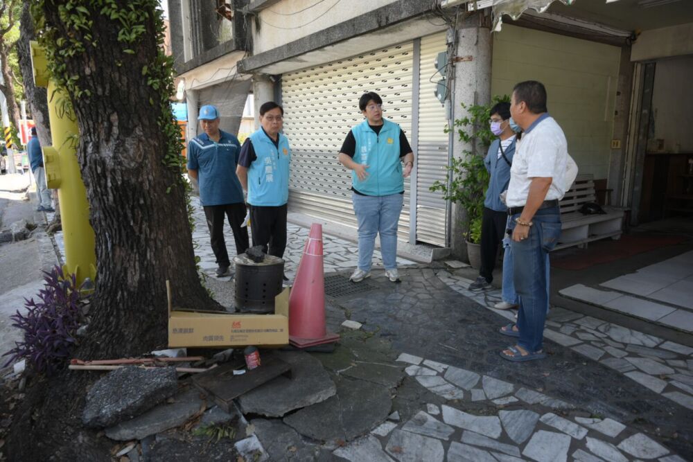 花蓮市府前路舊人行道害多起滑倒 魏嘉彥擬提報國土署改善 218 花蓮市府前路舊人行道害多起滑倒 魏嘉彥擬提報國土署改善 217