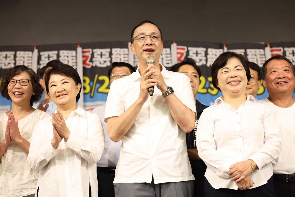 盧秀燕給朱立倫「按讚」 黃暐瀚分析點出一件事 218 盧秀燕給朱立倫「按讚」 黃暐瀚分析點出一件事 217
