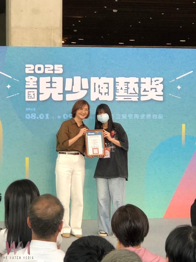 土庫商工吳家鈁勇奪2025全國兒少陶藝獎高中職組首獎　    作品《突破之橋》展現勇敢追夢精神