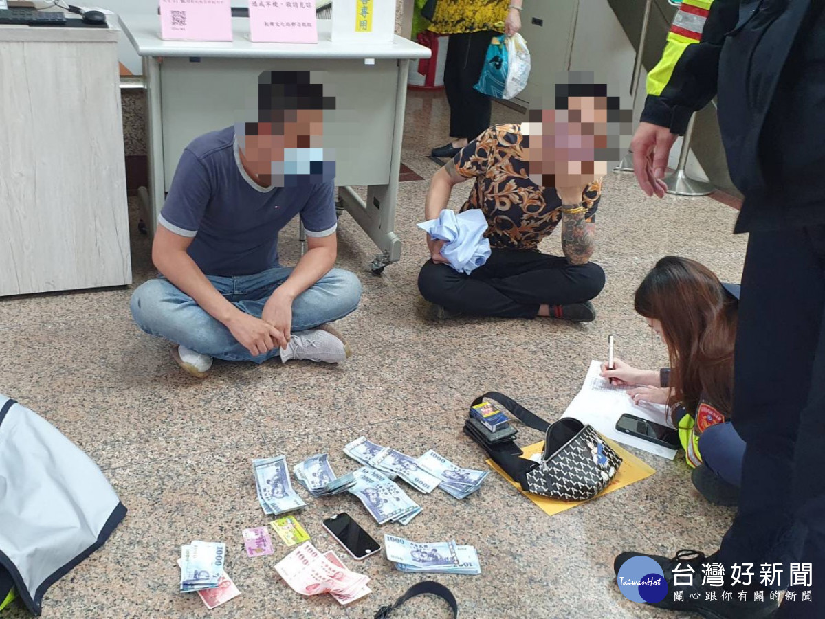眼尖退休警發現車手領贓款海山警逮2 嫌查扣36 萬現金