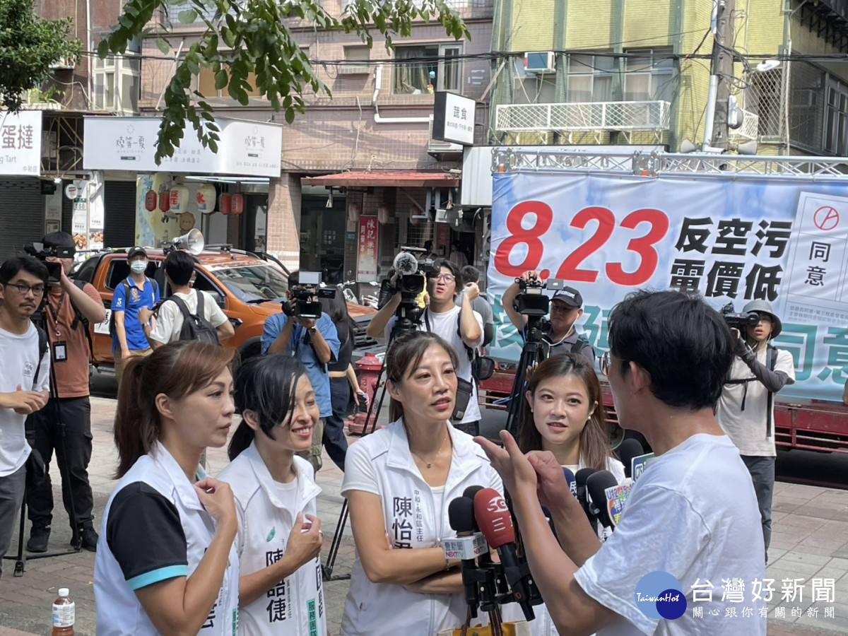 「本命區」在新北的民眾黨主席黃國昌扮演母雞率「四大金釵」搶攻2026新北議員。
